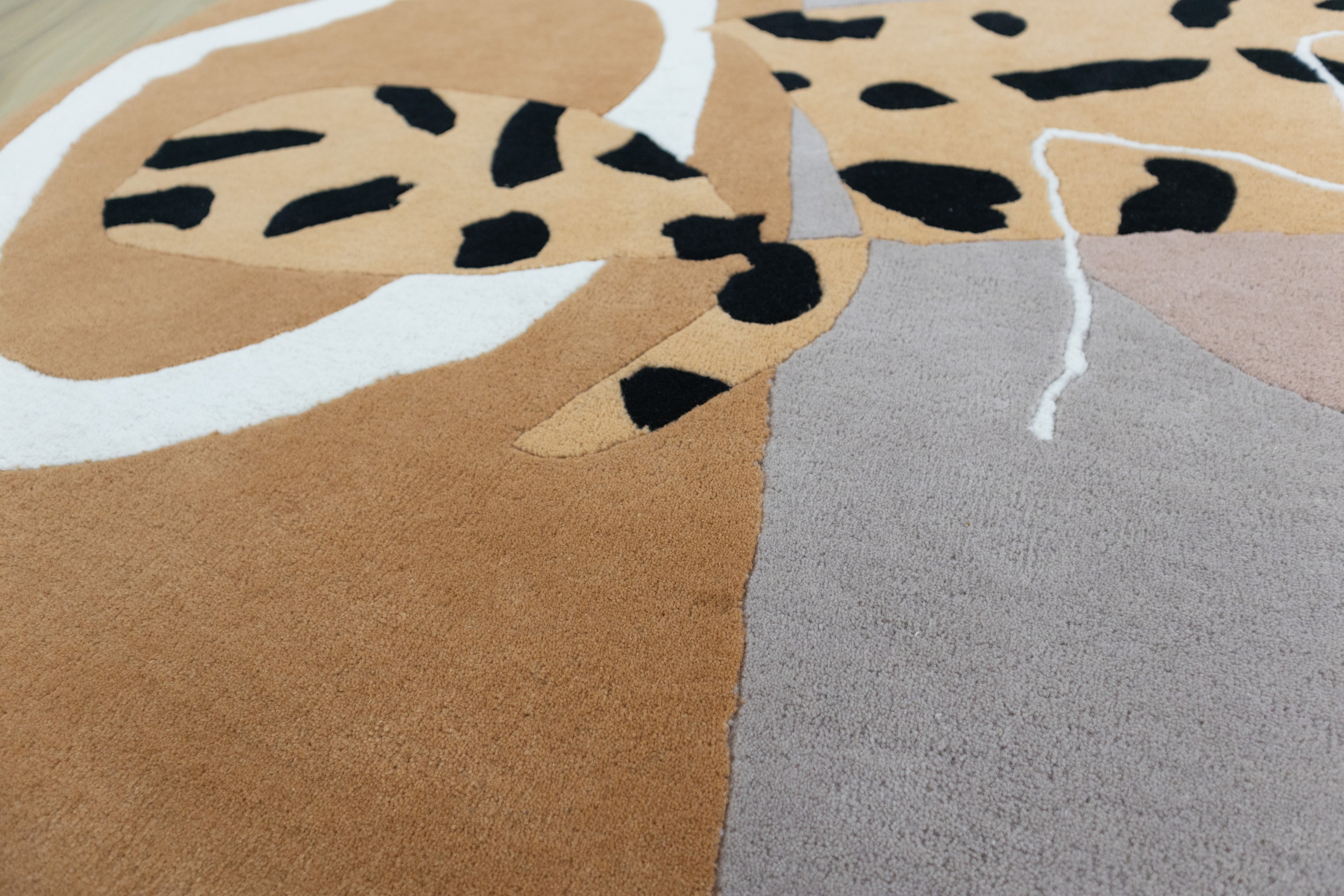 Boho Cheetah Round Abstract Hand Tufted Wool Rug Peach