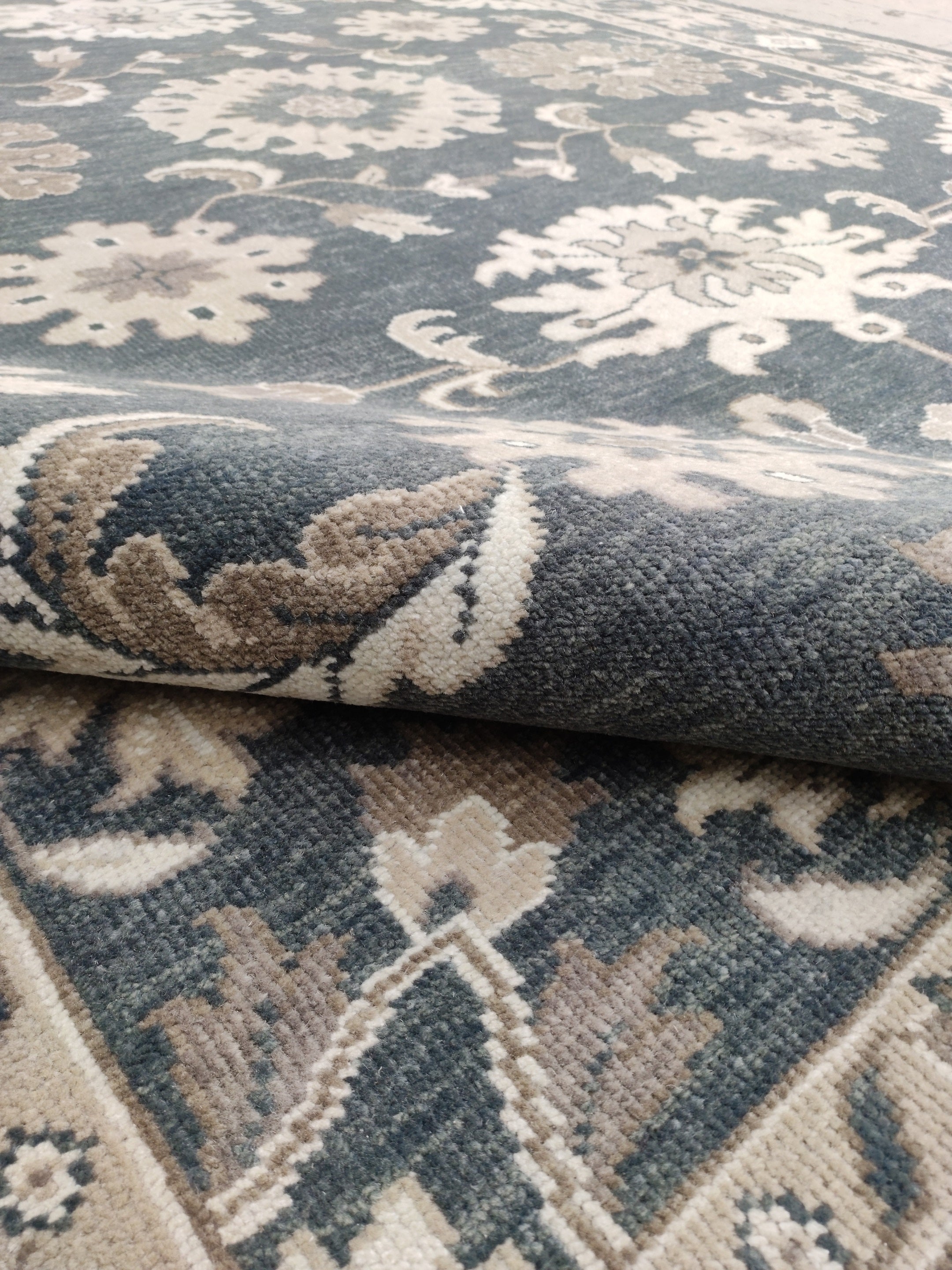 Harlequin Traditional Hand Knotted Wool Rug Grey